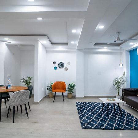 Flxho Uno - Serviced Apartment & Rooms - Golf Course Road คูร์เคาน์ ภายนอก รูปภาพ