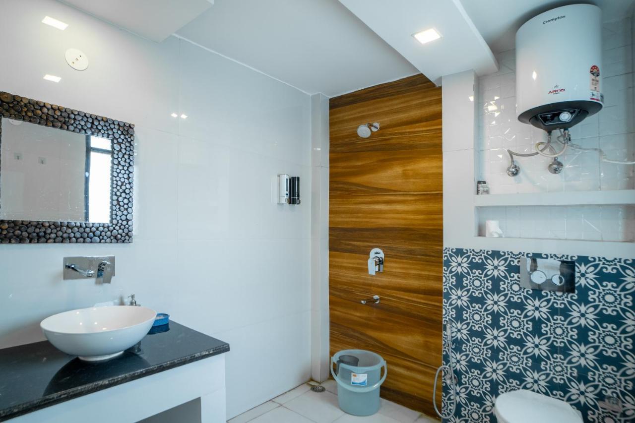 Flxho Uno - Serviced Apartment & Rooms - Golf Course Road คูร์เคาน์ ภายนอก รูปภาพ